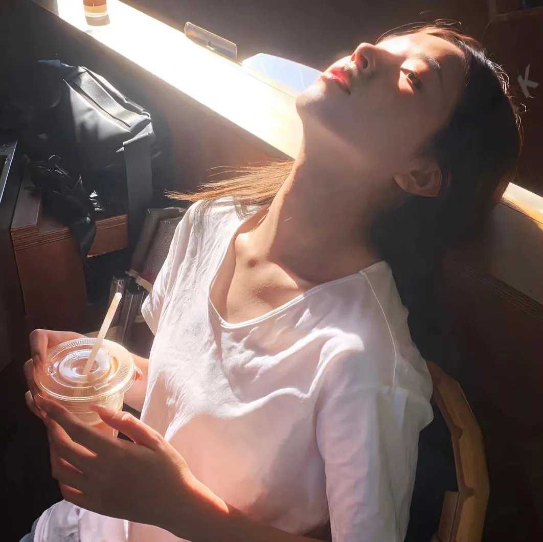 红颜暗老白发新